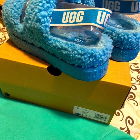 Ugg slides/sandals - Picture 3 of 4